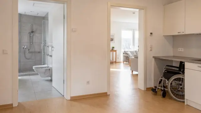 Barrierefreie Ferienwohnung am Bodensee mit stufenlosem Eingang, breiten Türen und barrierefreiem Bad