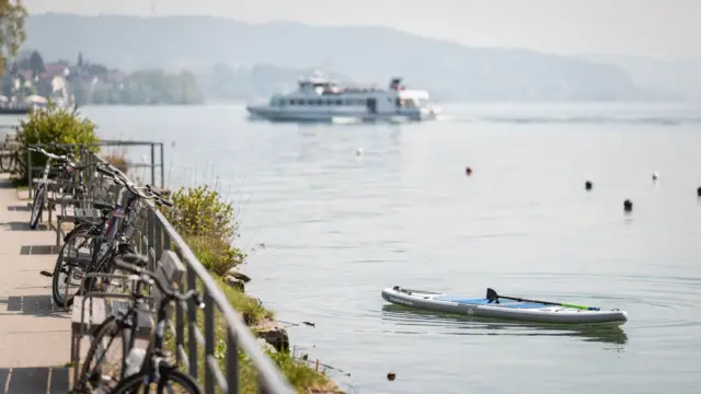 Bodensee mit Badesteg, Schifffahrt, SUP und Uferweg für Wasserausflug ohne eigenes Boot