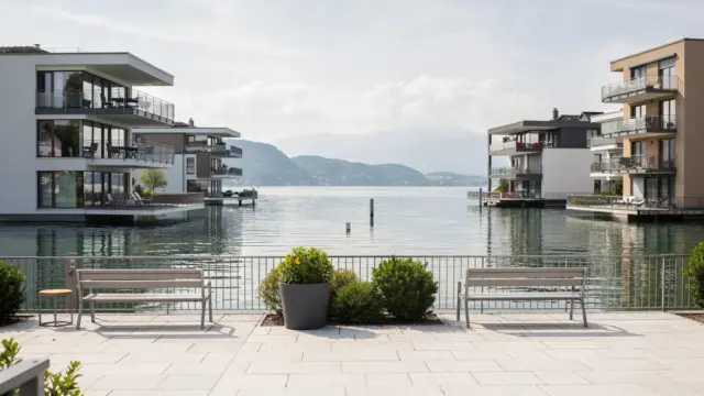 Blick auf Ferienwohnungen am Bodensee mit Seeblick in einer Uferstadt